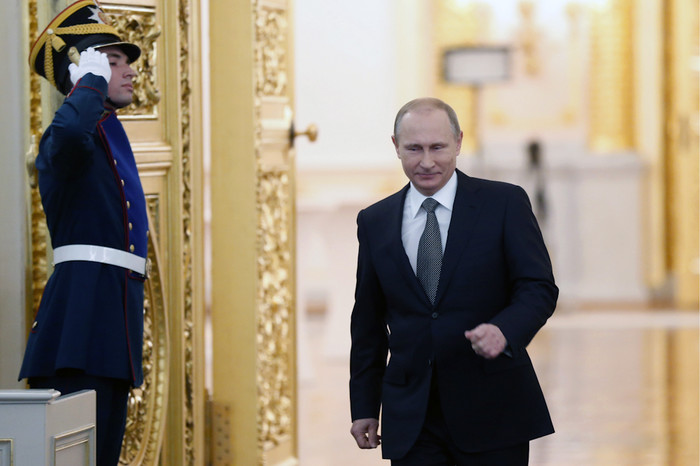 Президент России Владимир Путин перед началом выступления с ежегодным посланием к Федеральному собранию РФ в Георгиевском зале Кремля