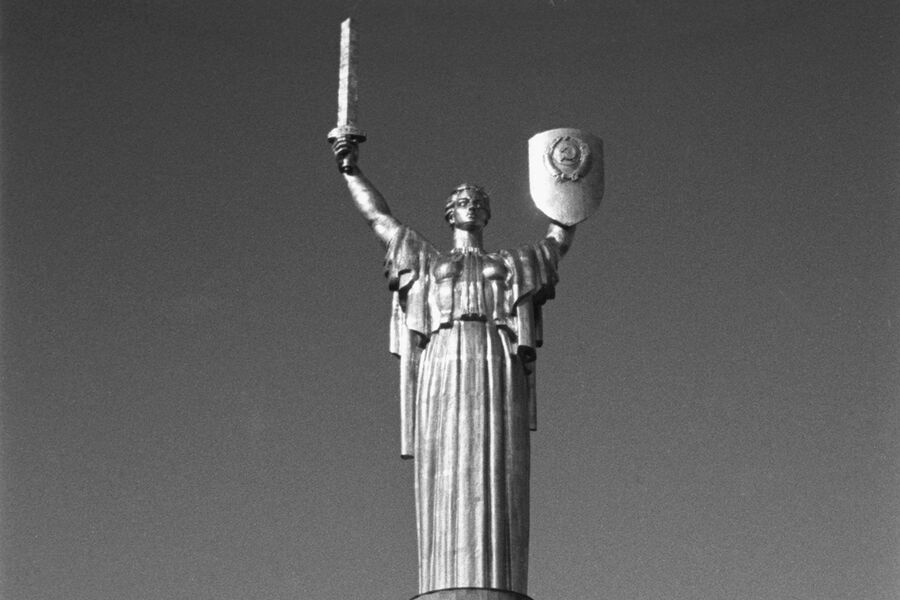 Вид монумента &laquo;Родина-мать&raquo;, 1982&nbsp;год