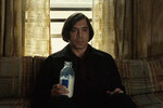<b>«Старикам тут не место» (2007)</b>
<br><br>
Эта картина братьев Коэн стала четырехкратным лауреатом «Оскара» — в номинациях «Лучший фильм», «Лучший режиссер», «Лучший адаптированный сценарий» и «Лучшая мужская роль второго плана» (статуэтку в последней категории получил Бардем). Он сыграл Антона Чигура — жуткого наемника наркоторговцев и главного антагониста истории. В фильме он преследует работягу, который обнаружил в пустыне гору трупов, грузовик с наркотиками и $2 млн.
