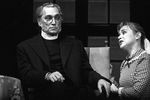Сцена из спектакля «Привидения». Пастор Мандорс - Владимир Коренев, Регина Энгстранд - Елена Клищевская, 1990 год 