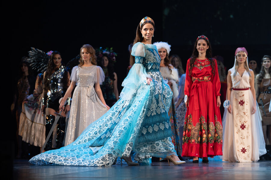 Глафира Шлакина (Иваново) во время финала всероссийского конкурса красоты &laquo;Краса России&raquo; в&nbsp;Зимнем театре в&nbsp;Сочи, 15&nbsp;ноября 2023&nbsp;года