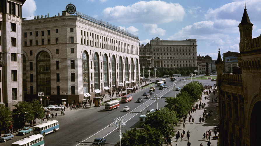 1960&nbsp;год. Проспект Маркса и здание магазина &laquo;Детский мир&raquo;