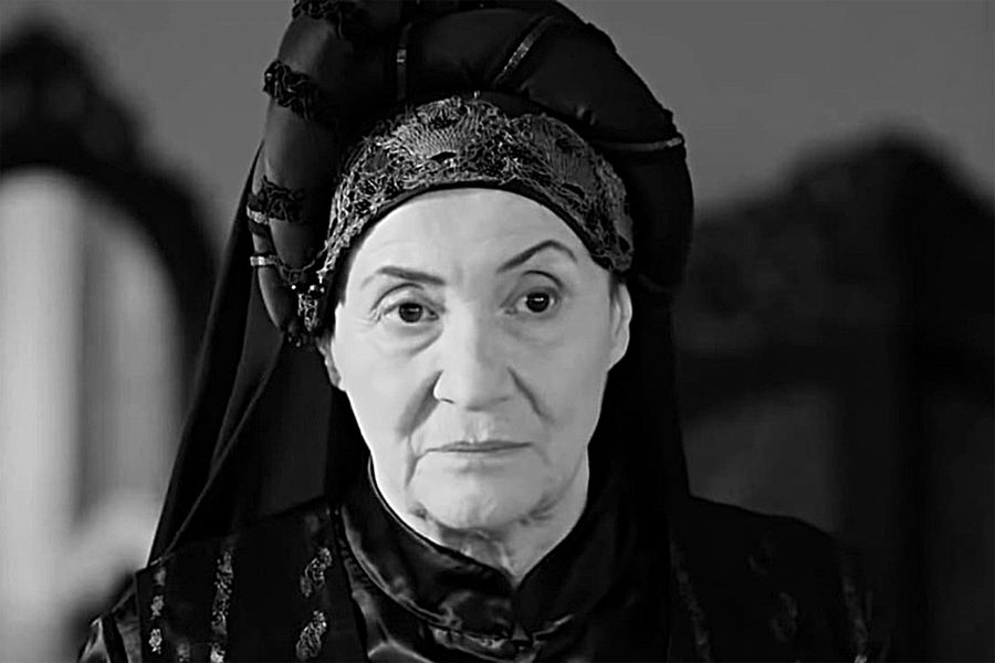 <b>Сабина Тозия (17 апреля 1946 &ndash; 10&nbsp;августа 2021).</b> Турецкая актриса, сыгравшая роль Афифе Хатун в&nbsp;сериале «Великолепный век» 
