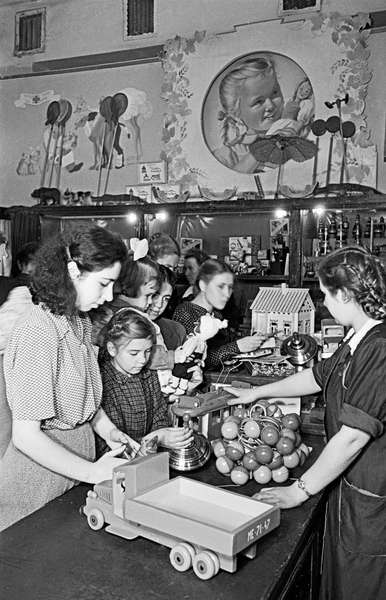 Отдел детских игрушек ЦУМа, 1948&nbsp;год