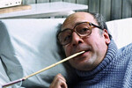 <b>«Море внутри» (2004)</b>
<br><br>
Фильм Алехандро Аменабара основан на реальной истории парализованного галисийца Рамона Сампедро, который почти 30 лет боролся за право на собственную эвтаназию. В ленте, получившей «Оскар», «Золотой глобус» и другие награды, главного героя сыграл Бардем.
