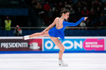 Софья Самодурова выступает в короткой программе на чемпионате России — 2022