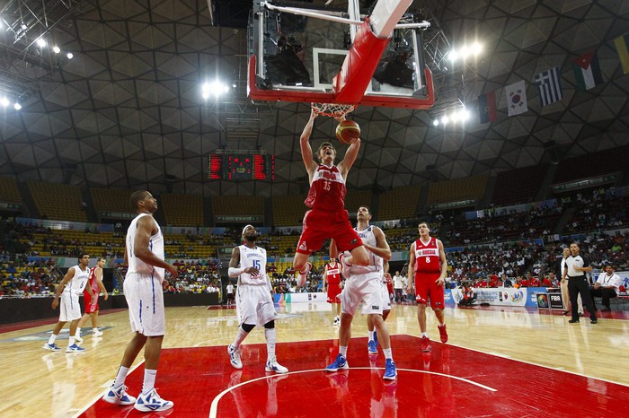 Андрей Кириленко ведет сборную России к победе