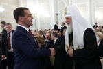 Премьер-министр РФ Дмитрий Медведев и патриарх Московский и Всея Руси Кирилл во время выступления президента РФ В. Путина с ежегодным посланием к Федеральному собранию РФ в Георгиевском зале Кремля