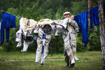 Скафандры сушатся после тренировки посадки спускаемого аппарата в&nbsp;экстремальных условиях на&nbsp;базе МЧС в&nbsp;подмосковном Ногинске. 2&nbsp;июля 2014&nbsp;года