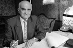 <b>Евгений Ясин (7 мая 1934 — 25 сентября 2023)</b> — советский и российский экономист, государственный и общественный деятель. Доктор экономических наук, профессор. Ясин стоял у истоков экономических реформ в России начала 1990-х годов. Также он был министром экономики в 1994–1997 годах. Являлся основателем и почетным научным руководителем Высшей школы экономики.
