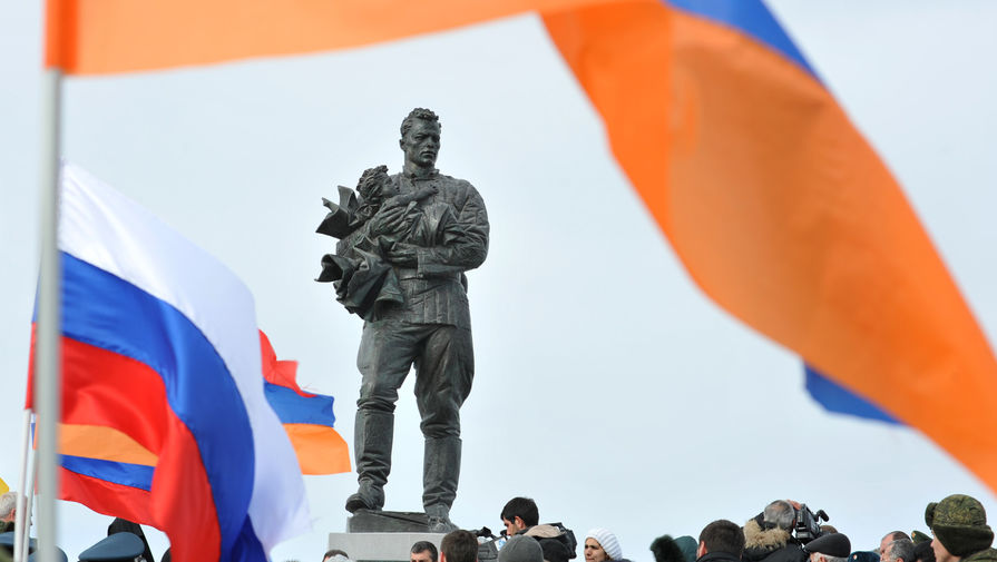 В Спитаке открыт памятник советским воинам, принявшим участие в ликвидации последствий землетрясения в Армении 7 декабря 1988 года
