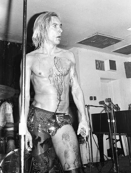 Игги Поп во время перформанса группы The Stooges в&nbsp;Нью-Йорке, 1973&nbsp;год