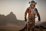 <b>«Марсианин» (2015)</b>
<br><br>
А кино о марсианском Робинзоне Крузо, который пытается вырастить картошку, вышло зрелищным и напряженным. Тогдашний президент США Барак Обама вообще назвал его лучшим фильмом в жанре научной фантастики, который он видел.

