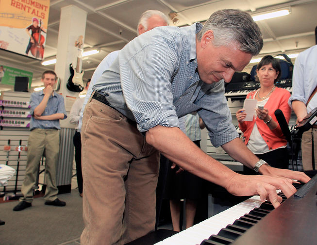 Хантсман в&nbsp;молодости играл в&nbsp;рок-группе, он умеет играть на&nbsp;гитаре и пианино