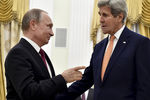 Российский президент Владимир Путин и госсекретарь США Джон Керри в Кремле