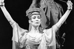 Ирина Печерникова и Василий Бочкарев в спектакле «Федра» Академического Малого театра, 1985 год