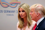 Советник президента США, дочь Дональда Трампа Иванка Трамп и президент США Дональд Трамп перед началом третьего заседания глав делегаций государств – участников «Группы двадцати», приглашенных государств и международных организаций в Гамбурге, 8 июля 2017 года