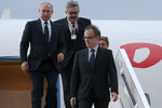 Президент РФ Владимир Путин во время встречи в аэропорту «Эсенбога» в Анкаре. Второй слева — посол РФ в Турции Алексей Ерхов
