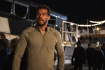 <b>«Самая опасная игра» (сериал, 2020–2023)</b>
<br><br>
В этом сериале, вышедшем изначально на платформе Quibi, Хемсворт сыграл главного героя — Доджа Тайнса, бывшего спортсмена, а ныне — разорившегося девелопера, у которого обнаружили неоперабельную опухоль мозга. Весь в долгах, он перед смертью решает обеспечить будущее своей семьи — его жена как раз ждет ребенка. Он соглашается вступить в опасную игру и на 24 часа стать «добычей» для пяти «охотников».