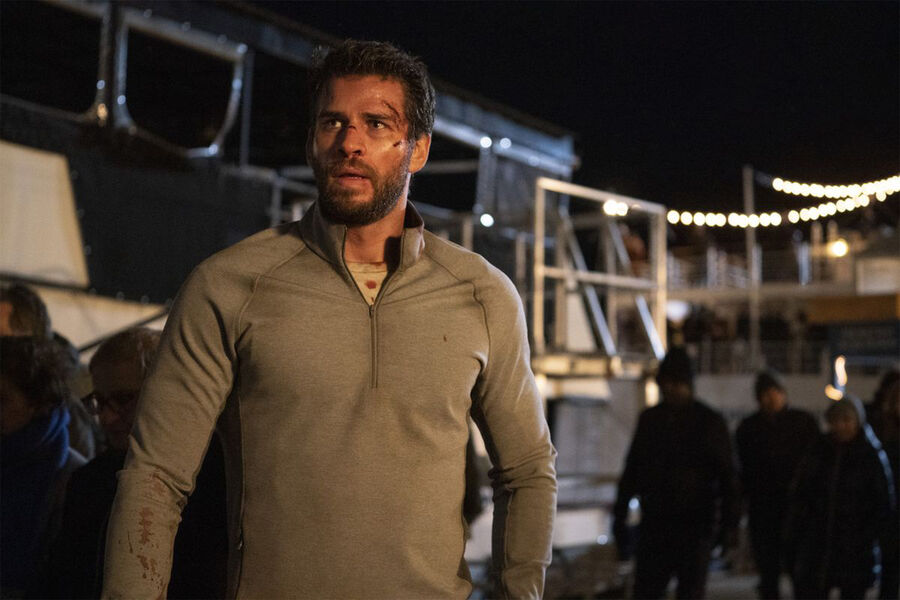 <b>«Самая опасная игра» (сериал, 2020&ndash;2023)</b>
<br><br>
В&nbsp;этом сериале, вышедшем изначально на&nbsp;платформе Quibi, Хемсворт сыграл главного героя &mdash; Доджа Тайнса, бывшего спортсмена, а ныне &mdash; разорившегося девелопера, у&nbsp;которого обнаружили неоперабельную опухоль мозга. Весь в&nbsp;долгах, он перед&nbsp;смертью решает обеспечить будущее своей семьи &mdash; его жена как раз ждет ребенка. Он соглашается вступить в&nbsp;опасную игру и на&nbsp;24 часа стать «добычей» для&nbsp;пяти «охотников».