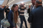 Мария Бутина, освобожденная из тюрьмы в США, с отцом Валерием Бутиным (справа) в международном аэропорту Шереметьево имени А. С. Пушкина в Москве, 26 октября 2019 года