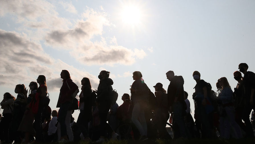 Участницы &laquo;Женского марша&raquo; на&nbsp;площади Свободы в&nbsp;Минске, 12 сентября 2020 года