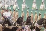 Танцоры в образе старой Олимпии во время церемонии открытия летних XXII-х Олимпийских игр в Москве, 19 июля 1980 года