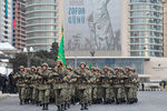 Азербайджанские военнослужащие во время военного парада в&nbsp;Баку, 10 декабря 2020 года