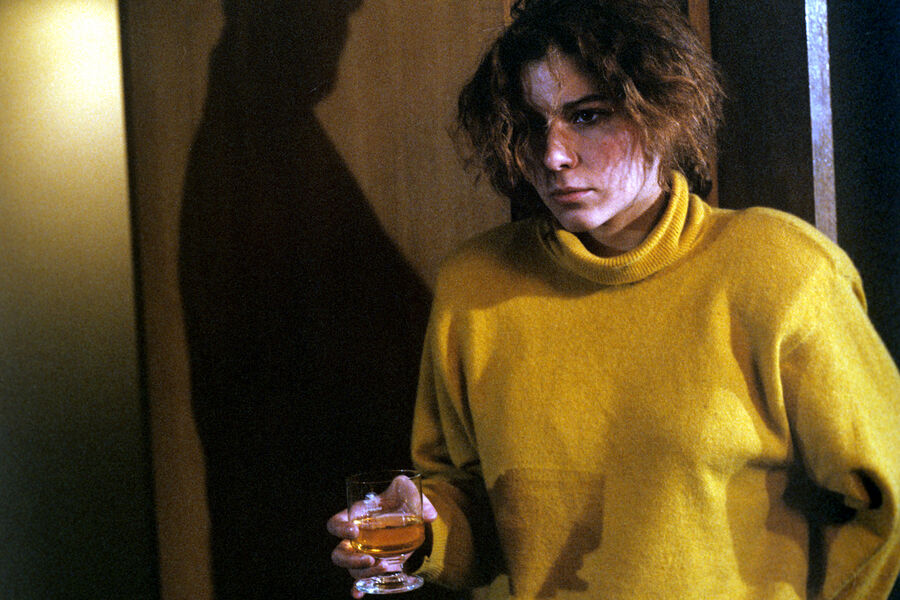 Наталья Негода в&nbsp;фильме Василия Пичула &laquo;В городе Сочи темные ночи&raquo; (1990)