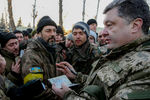 Петр Порошенко во время встречи с&nbsp;украинскими военнослужащими в&nbsp;Артемовске