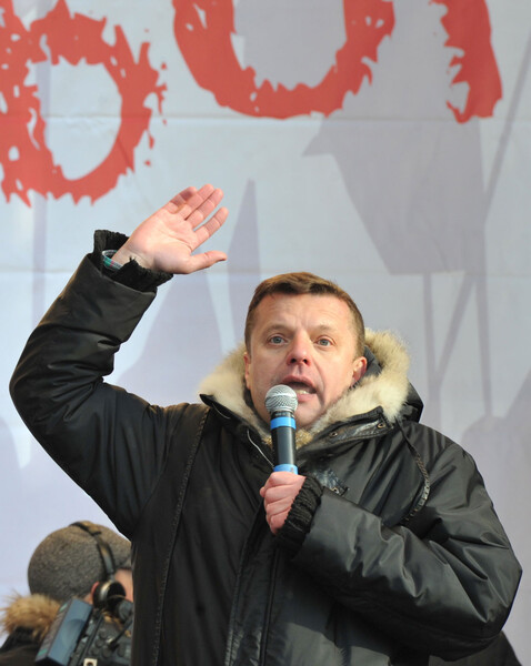Журналист Леонид Парфенов выступает на&nbsp;Болотной площади на&nbsp;митинге &laquo;За честные выборы&raquo;, 2012&nbsp;год