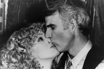 <b>«Придурок» (1979)</b>
<br><br>
Однако широкой популярности как актер добился благодаря фильму «Придурок», своему второму полному метру. В комедии абсурда Мартин сыграл 35-летнего деревенского паренька, который кардинально меняет жизнь, когда узнает, что он приемный. И уезжает покорять большой город, оставляя, внимание, своих темнокожих родителей.