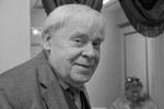 <b>Виталий Коняев (11 мая 1937 — 30 сентября 2023)</b> — советский и российский актер театра и кино. Народный артист РФ. В 1958 году поступил в Государственный академический Малый театр и проработал в нем до конца жизни. Более всего известен по ролям в картинах «Песнь о Кольцове», «Чистое небо», «Щит и меч» и «Тишина». У Коняева был обширный педагогический опыт: в стенах «Щепки» он преподавал актерское мастерство и фехтование, работал на факультете искусств МГУ и учил студентов актерскому мастерству в Международном славянском институте.
