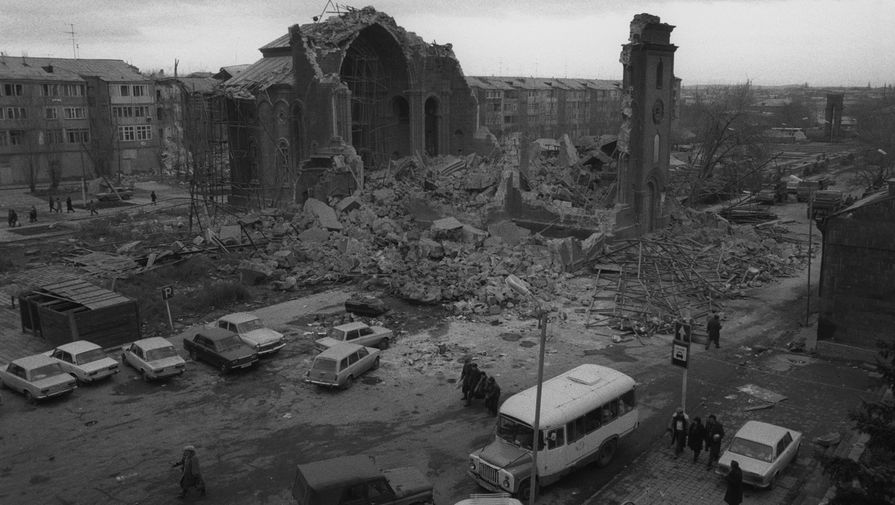 Последствия землетрясения в Ленинакане 7 декабря 1988 года, сила которого в эпицентре (город Спитак) превышала 10 баллов