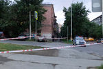 Ситуация у жилого дома в микрорайоне Химмаш в Екатеринбурге, где бывший полицейский открыл стрельбу из окна, 30 мая 2021 года