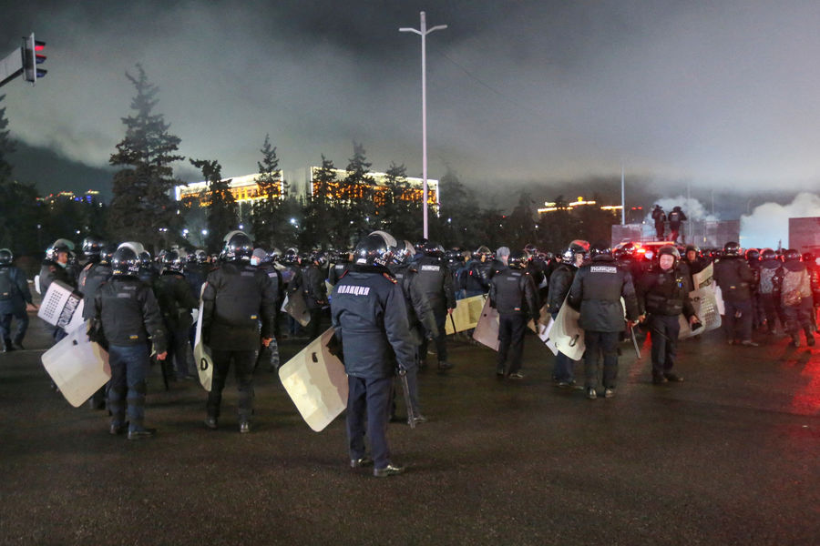 Во время акции протеста на&nbsp;улицах Алматы, 4&nbsp;января 2022&nbsp;года