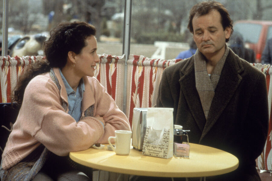 Энди Макдауэлл и Билл Мюррей в&nbsp;кадре из&nbsp;фильма &laquo;День сурка&raquo; (1993)