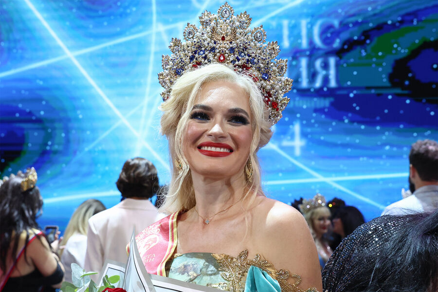 Победительница Всероссийского конкурса &laquo;Миссис Россия &mdash; 2024&raquo; Людмила Рожнева (Санкт-Петербург) во время финала Всероссийского конкурса &laquo;Миссис Россия &mdash; 2024&raquo; 