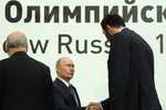 Владимир Путин и президент Олимпийского комитета Сербии, известный в прошлом баскетболист Владе Дивац
