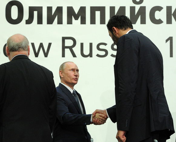 Владимир Путин и президент Олимпийского комитета Сербии, известный в&nbsp;прошлом баскетболист Владе Дивац