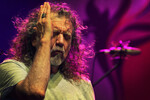 Роберт Плант во время концертного тура Timbre Rock and Roots в Сингапуре, 2013 год