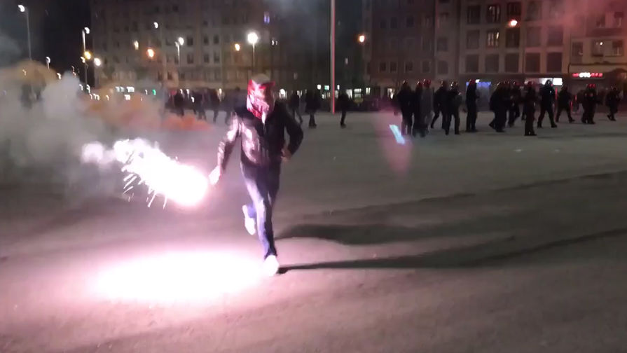 Во время столкновений фанатов и полиции в&nbsp;Бильбао перед&nbsp;матчем между&nbsp;&laquo;Атлетиком&raquo; и московским &laquo;Спартаком&raquo;, Испания, 22 февраля 2018 года