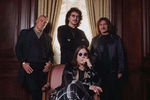 Рок-группа Black Sabbath в Нью-Йорке, 1998 год Слева направо: Билл Уорд, Тони Айомми, Гизер Батлер и Оззи Осборн