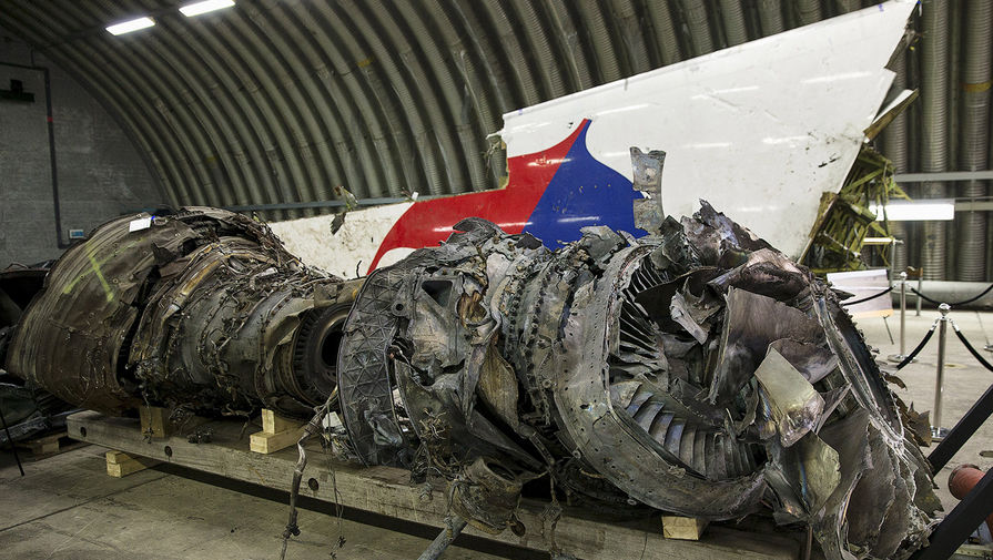 Фрагменты Boeing 777, потерпевшего крушение на востоке Украины
