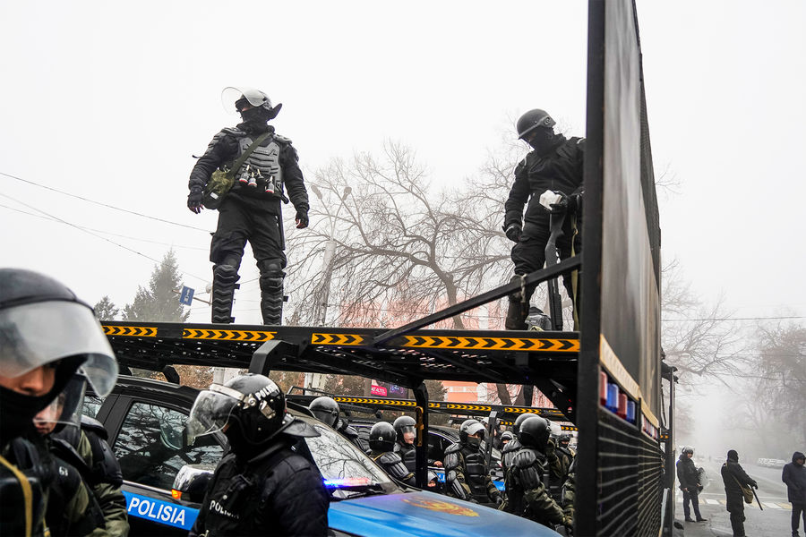 Полиция во время акций протеста в&nbsp;Алматы, Казахстан, 5&nbsp;января 2022&nbsp;года