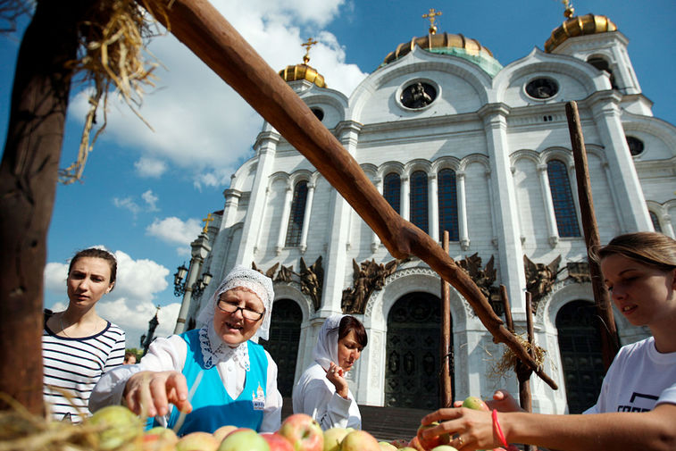 2014 год. Яблочный Спас в храме Христа Спасителя