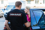 Политик Алексей Навальный (включен в список террористов и экстремистов) и его супруга Юлия перед заседанием Симоновского районного суда Москвы, 3 августа 2017 года