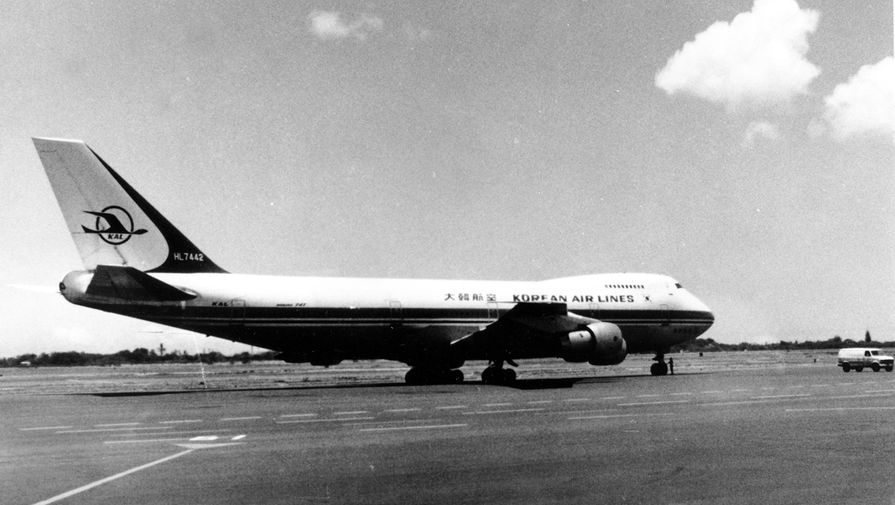 Самолет Boeing 747 Korean Airlines, сбитый над Сахалином в 1983 году. Фото сделано в 1982 в аэропорте Гавайев