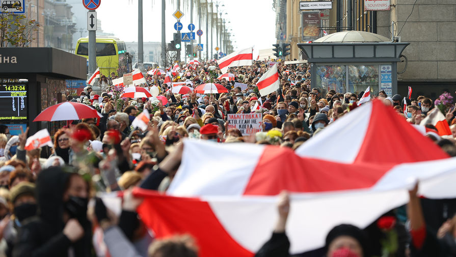 Участники акции протеста в центре Минска, 26 октября 2020 года