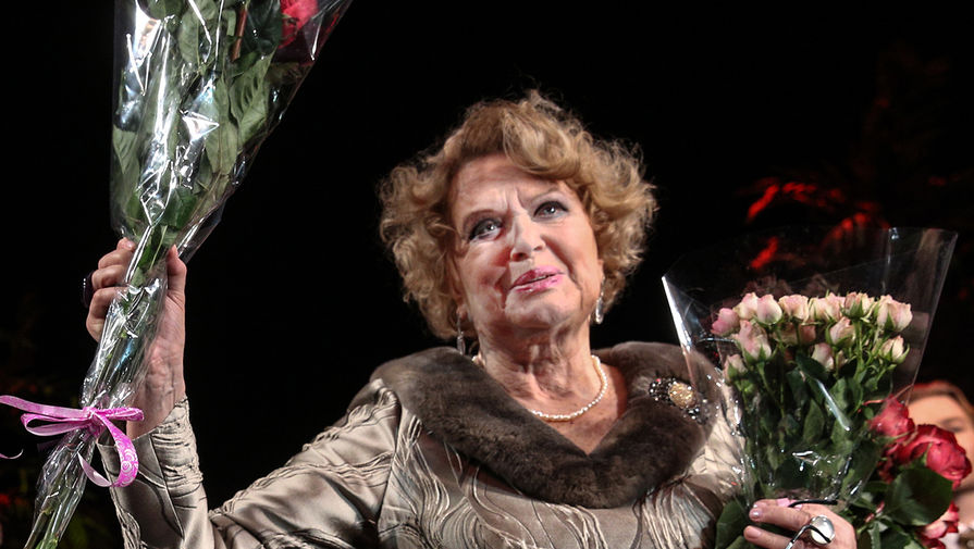 Актриса Валентина Талызина на&nbsp;церемонии чествования в&nbsp;честь 80-летнего юбилея на&nbsp;сцене театра им. Моссовета, 2015 год 